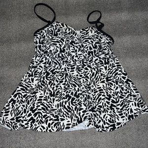 Azul size 10 black and white tankini top